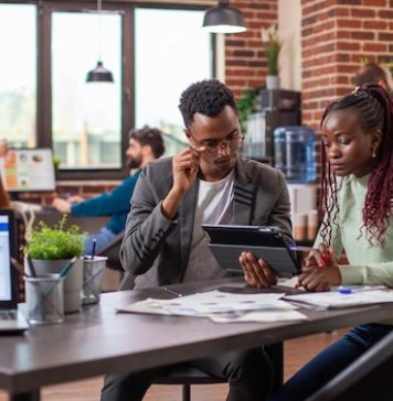 Pourquoi le roll up reste l’outil incontournable des entreprises Pourquoi le roll up reste l'outil incontournable des entreprises