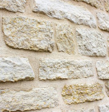 Enduit imitation pierre : comment l’utiliser pour vos murs et façades ? Enduit imitation pierre : comment l’utiliser pour vos murs et façades ?