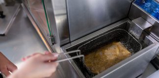 Choisir une friteuse à gaz professionnelle : aspects techniques et réglementaires essentiels Choisir une friteuse à gaz professionnelle : aspects techniques et réglementaires essentiels