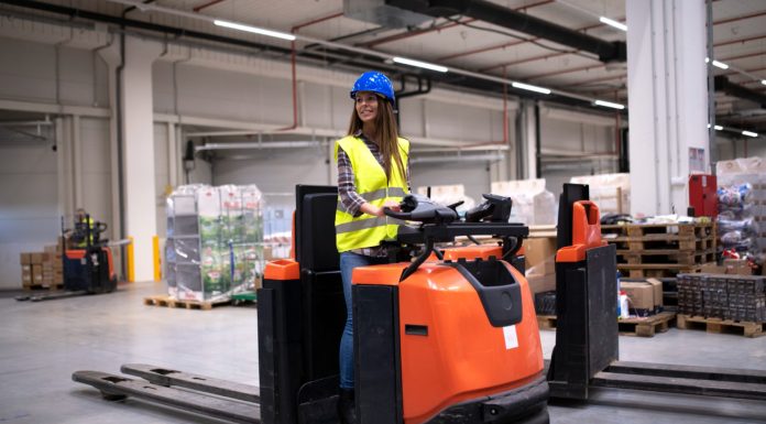 Optimiser ses coûts grâce à la location de matériel de manutention : leviers et méthodologie Optimiser ses coûts grâce à la location de matériel de manutention : leviers et méthodologie